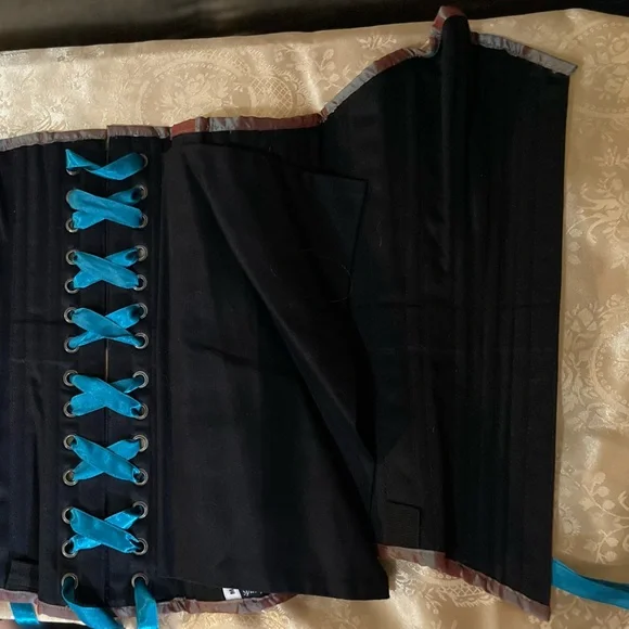 Timeless trends overbust corset 22L steel bones - Picture 5 of 16